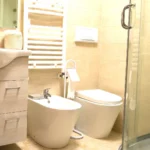 Bagno con doccia Jannuzzi House