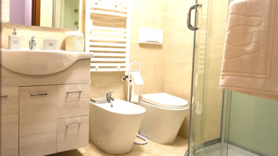 Bagno con doccia Jannuzzi House